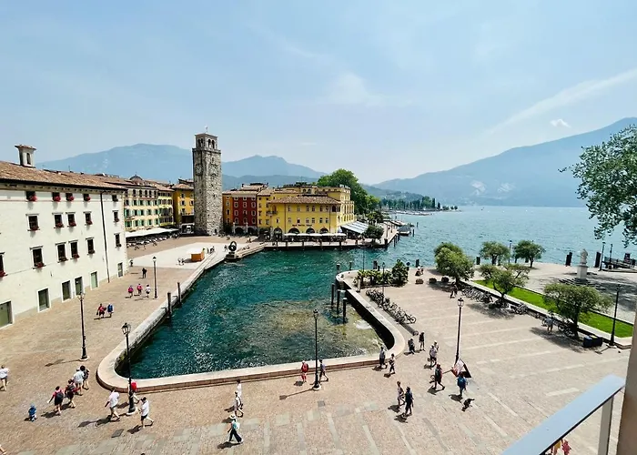 Casa La Torre, The View On The Lake